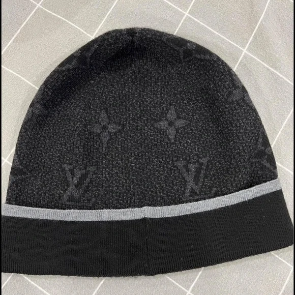 Authentic Louis Vuitton hat - Picture 4 of 5